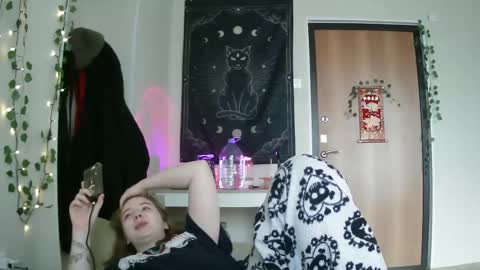 Lilly online show from February 21, 7:12 am