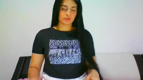 estehfania online show from February 6, 10:32 pm