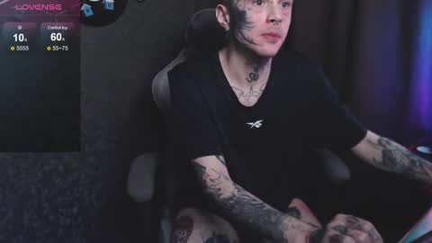 Snapshot of lone1ycrystal chatting on January 6, 8:18 pm Chris online show from January 6, 8:18 pm