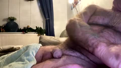 longshank09 online show from December 2, 4:46 am