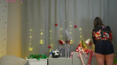  Adele Ellie and Lou   Sally Dana and Bonnie online show from December 20, 3:35 am