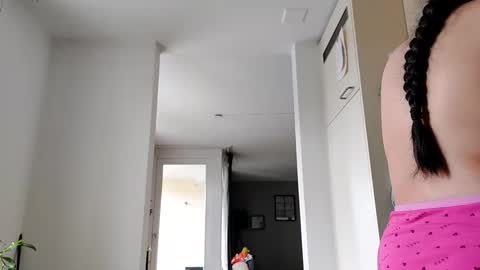 loolaunshaved online show from February 18, 2:06 pm