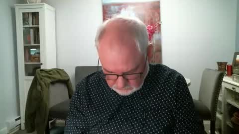 Snapshot of loop102 chatting on October 25, 1:28 am loop102 online show from October 25, 1:28 am