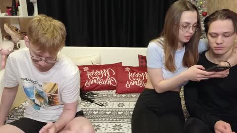 Snapshot of loossers chatting on January 5, 8:11 am Jean and Isa right couple Mark and Eva left couple online show from January 5, 8:11 am
