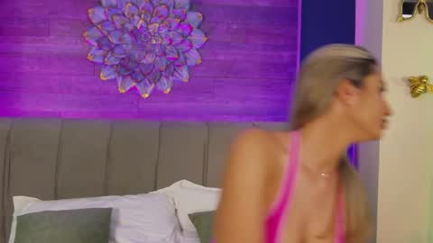 Lora online show from April 20, 8:01 pm