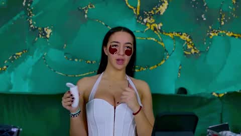 Snapshot of lorawarnner chatting on January 19, 4:04 pm Miss online show from January 19, 4:04 pm