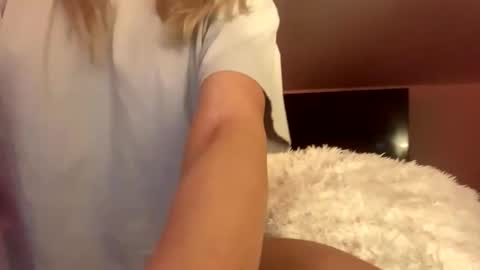 Lora online show from November 20, 9:01 pm