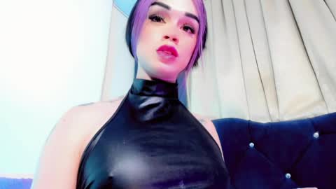 lesly lorena online show from April 12, 7:45 am