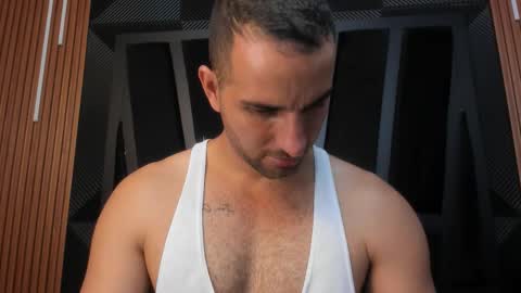  L O R E N Z O  Thumbs Up help  online show from January 5, 5:27 pm