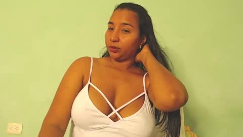 Snapshot of loretta_ chatting on January 25, 4:13 am Loretta Gmez online show from January 25, 4:13 am