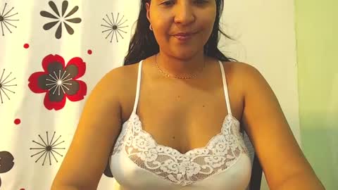 Snapshot of loretta_ chatting on February 16, 1:36 am Loretta Gmez online show from February 16, 1:36 am