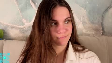 Chloe for Fan BlackHole online show from April 23, 5:25 pm