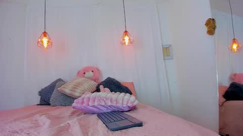 Lori Evans online show from November 9, 3:10 am