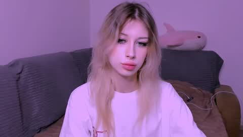 Lori online show from December 4, 4:28 pm