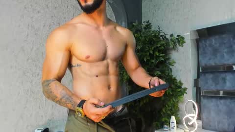 Louis online show from November 25, 1:37 am