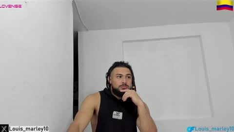 louis_marley_ online show from April 1, 11:12 pm