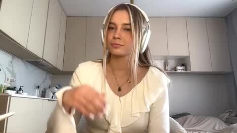 Eliza online show from January 18, 10:46 am