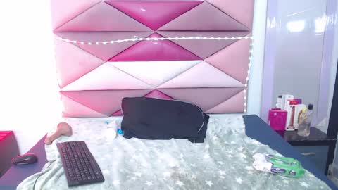 Snapshot of louren_jhonsonx21 chatting on September 27, 5:54 pm louren_jhonsonx21 online show from September 27, 5:54 pm