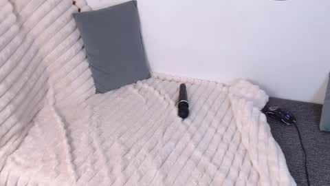 love bella  online show from April 22, 2:52 am