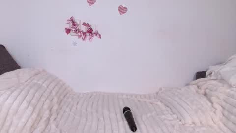 love bella  online show from March 13, 1:09 am