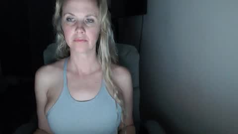 LoVe On  online show from April 21, 11:06 am