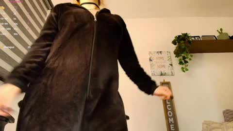 Sharol Leon online show from January 15, 12:41 am