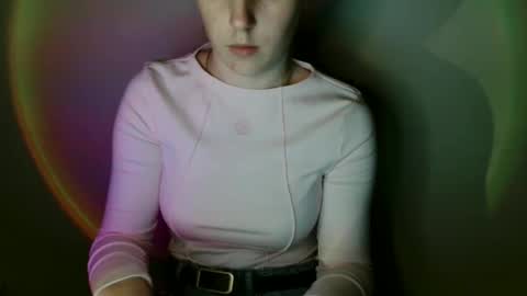 Vivian online show from February 18, 1:22 pm