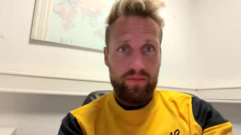 lovefuesse online show from September 22, 7:45 am