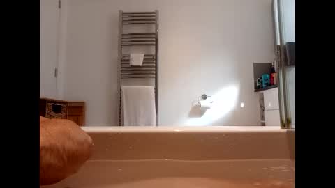loveit448691 online show from May 21, 3:51 pm