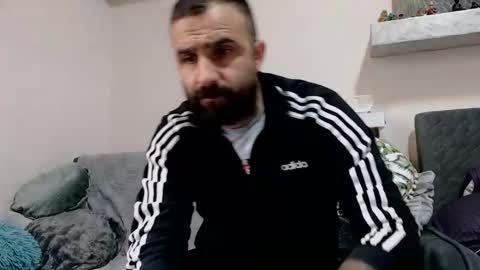 loveivat80 online show from December 8, 7:15 am