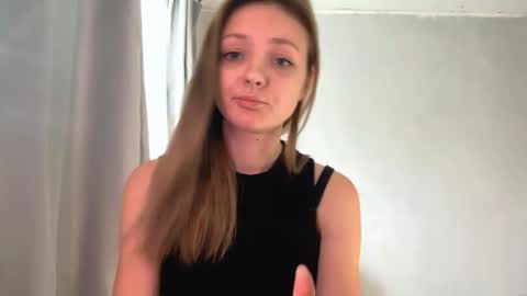 Snapshot of lovelladeboer chatting on October 21, 6:18 am Ella online show from October 21, 6:18 am