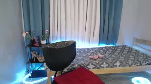 BELLA online show from April 4, 8:27 pm