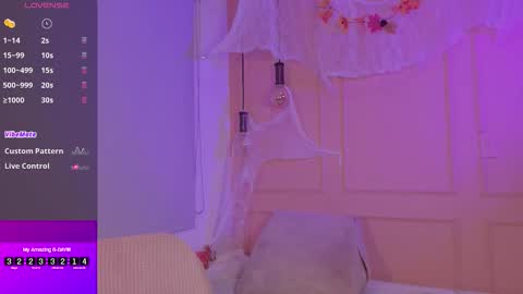 Snapshot of lovely_emma18 chatting on October 20, 1:27 pm Emma online show from October 20, 1:27 pm