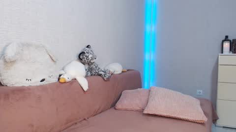 Lovely Hayley online show from January 6, 9:30 pm