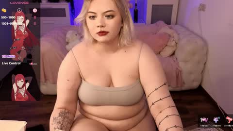 Snapshot of lovely_leilla chatting on January 13, 12:41 am lovely_leilla online show from January 13, 12:41 am