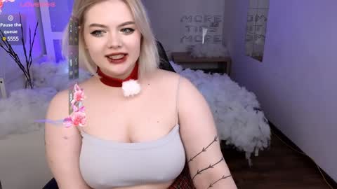 Snapshot of lovely_leilla chatting on December 18, 10:13 pm lovely_leilla online show from December 18, 10:13 pm