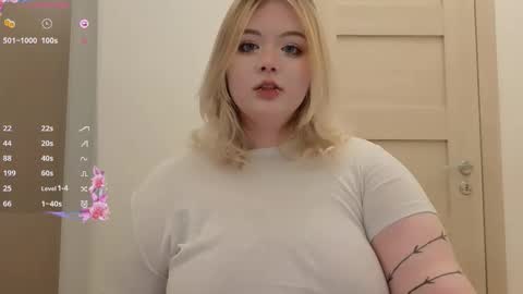 Snapshot of lovely_leilla chatting on October 24, 7:03 pm lovely_leilla online show from October 24, 7:03 pm