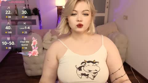 Snapshot of lovely_leilla chatting on January 8, 10:16 pm lovely_leilla online show from January 8, 10:16 pm