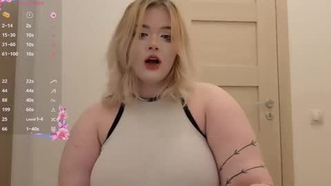 Snapshot of lovely_leilla chatting on October 19, 7:18 pm lovely_leilla online show from October 19, 7:18 pm