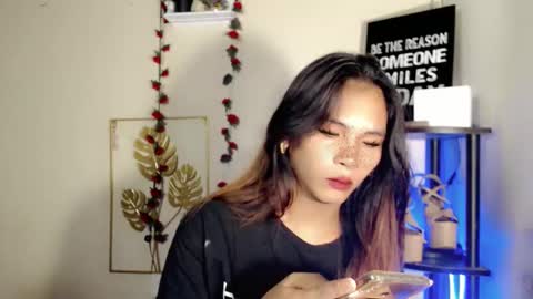 KATE online show from April 23, 1:24 pm