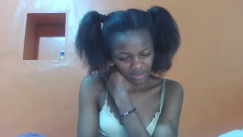 Snapshot of lovely_yvonne chatting on October 21, 8:45 pm Lovely yvonne online show from October 21, 8:45 pm