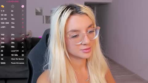 lovelybianca_ online show from September 15, 10:22 pm