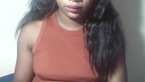 lovelylarra online show from April 6, 8:15 am