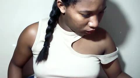 lovelylarra online show from July 26, 7:33 pm