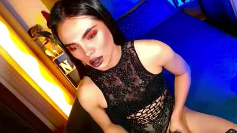 lovelymiss_shyna11 online show from June 2, 9:17 pm