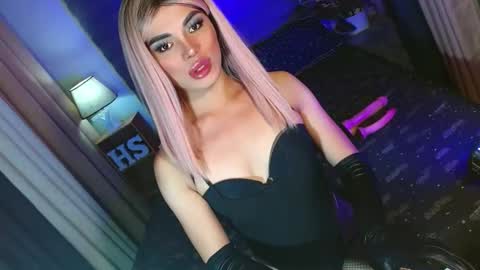lovelymiss_shyna11 online show from February 15, 9:52 am
