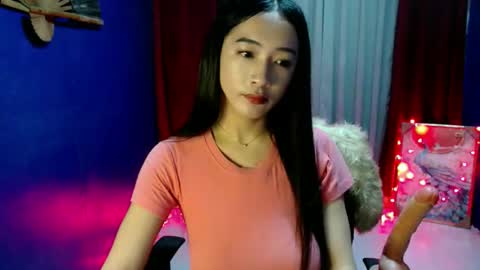 lovelypetite143 online show from May 24, 3:18 pm