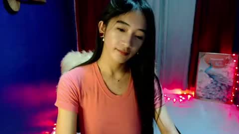 lovelypetite143 online show from April 19, 6:10 pm