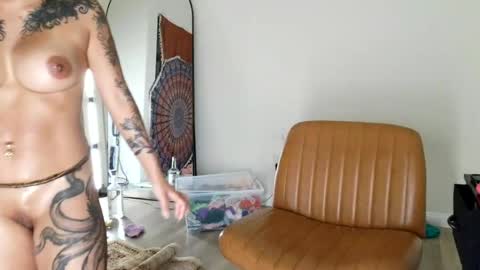 lovelyxmacii online show from June 22, 3:25 am
