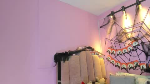 L O V E  online show from October 28, 11:22 am